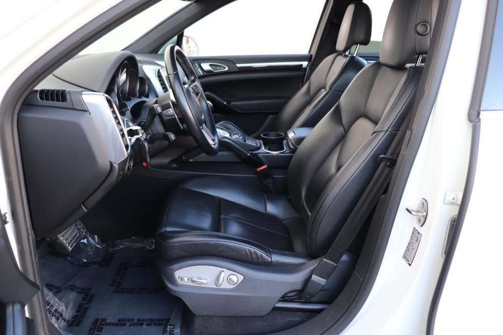 Used 2018 Porsche Cayenne S image 17