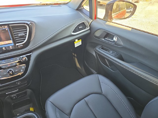 New 2026 Chrysler Pacifica Select w/ S Appearance Package FWD image 12