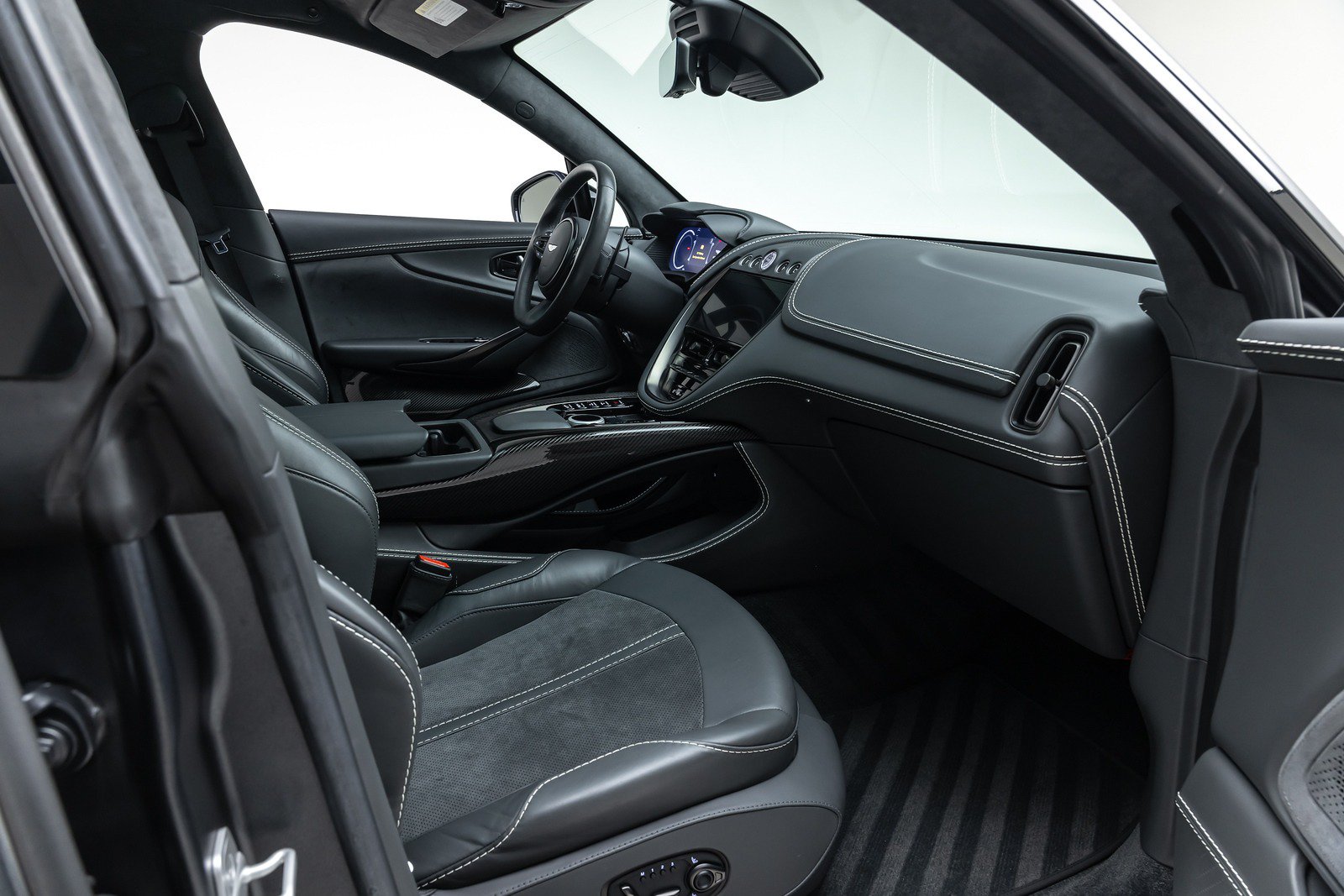 Used 2022 Aston Martin DBX AWD/4WD image 29