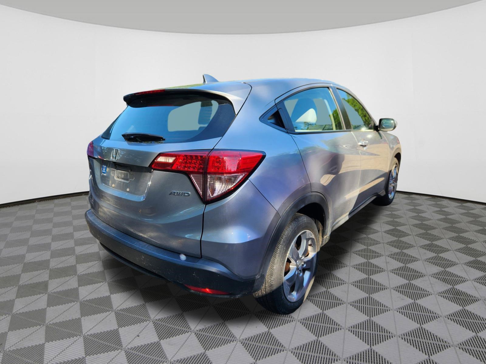 Used 2017 Honda HR-V LX image 4