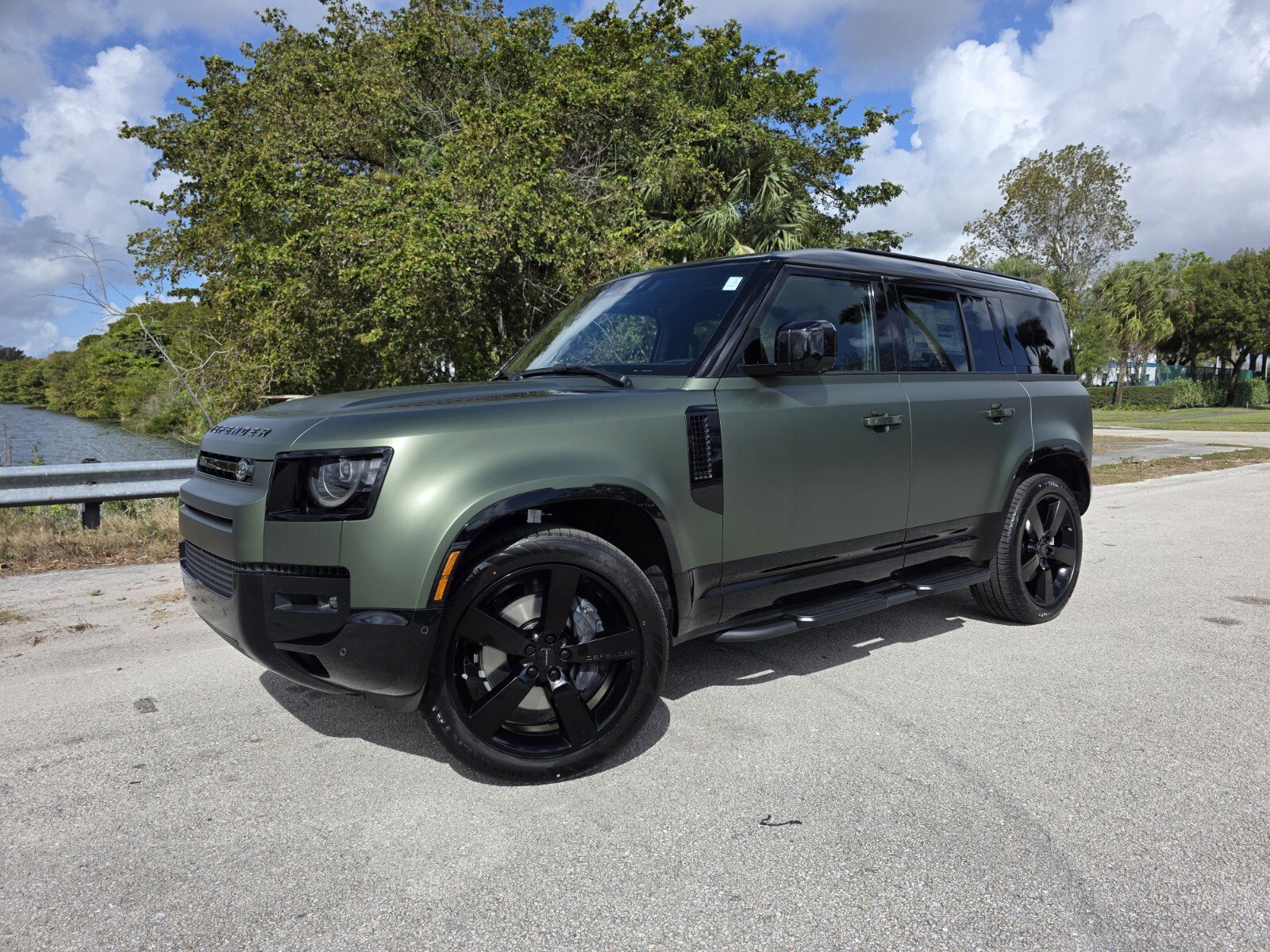 New 2026 Land Rover Defender 110 X-Dynamic SE