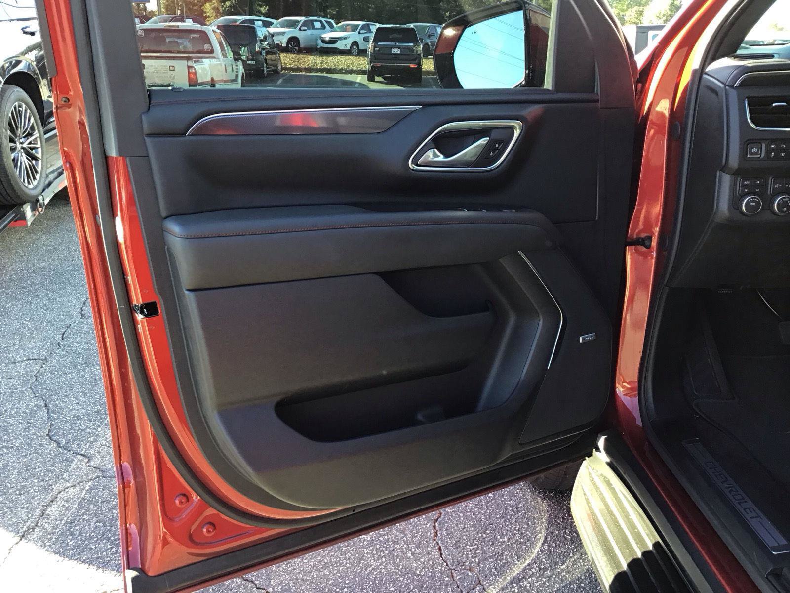 Used 2023 Chevrolet Suburban RST w/ Luxury Package AWD/4WD image 11