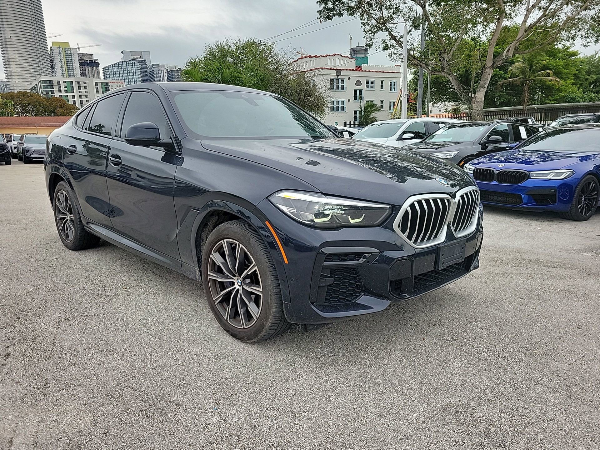Used 2022 BMW X6 xDrive40i w/ M Sport Package image 6