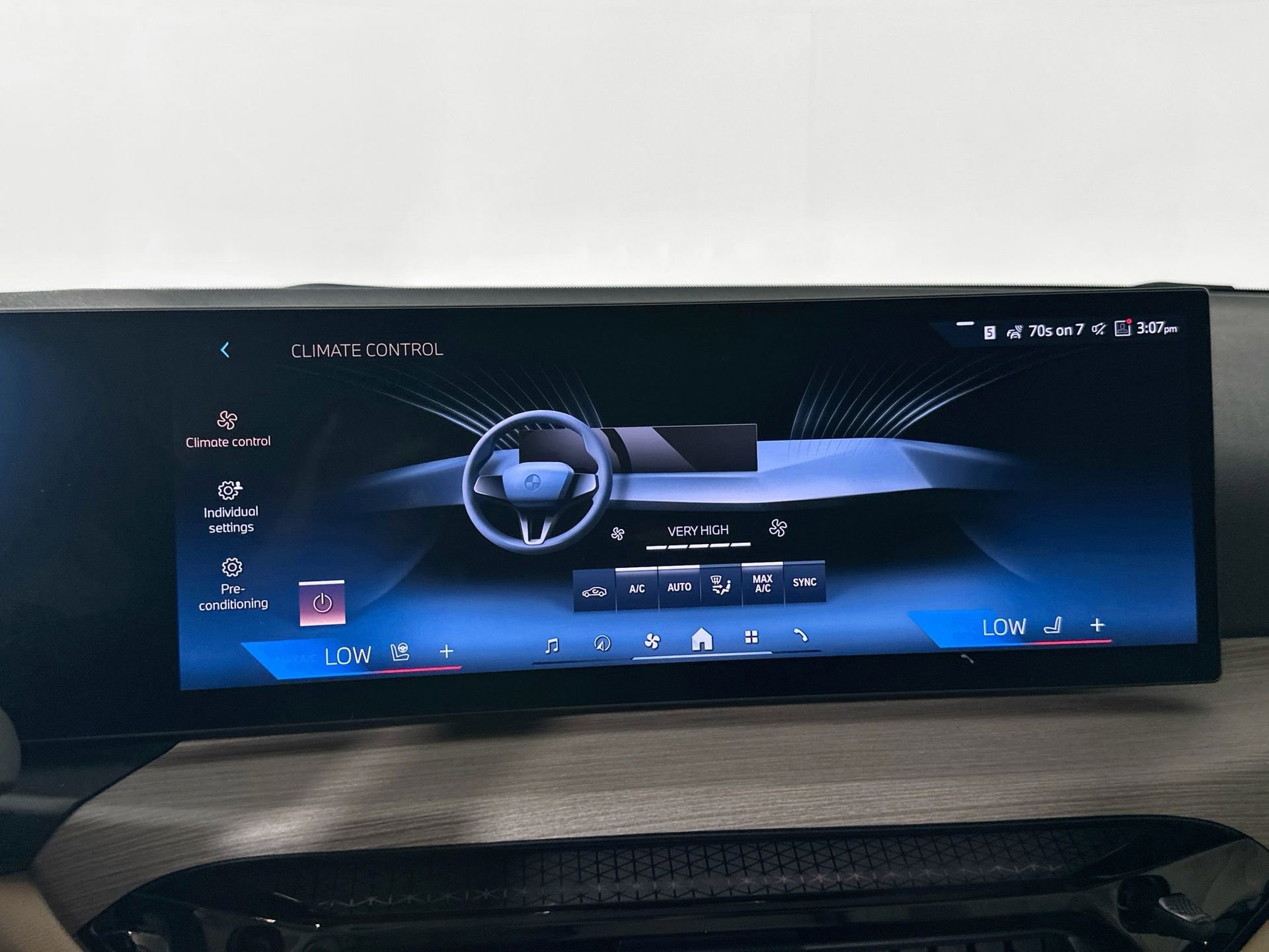 Used 2025 BMW 330i 330i w/ Convenience Package image 17