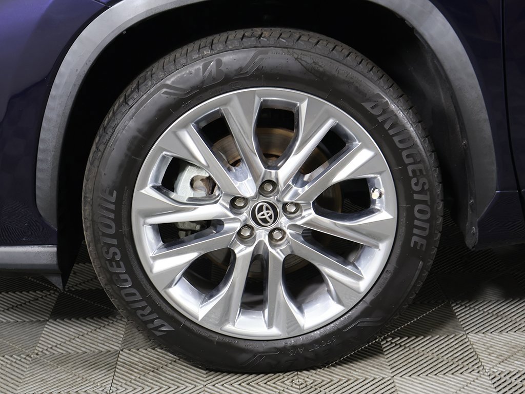 Used 2020 Toyota Highlander Limited image 25