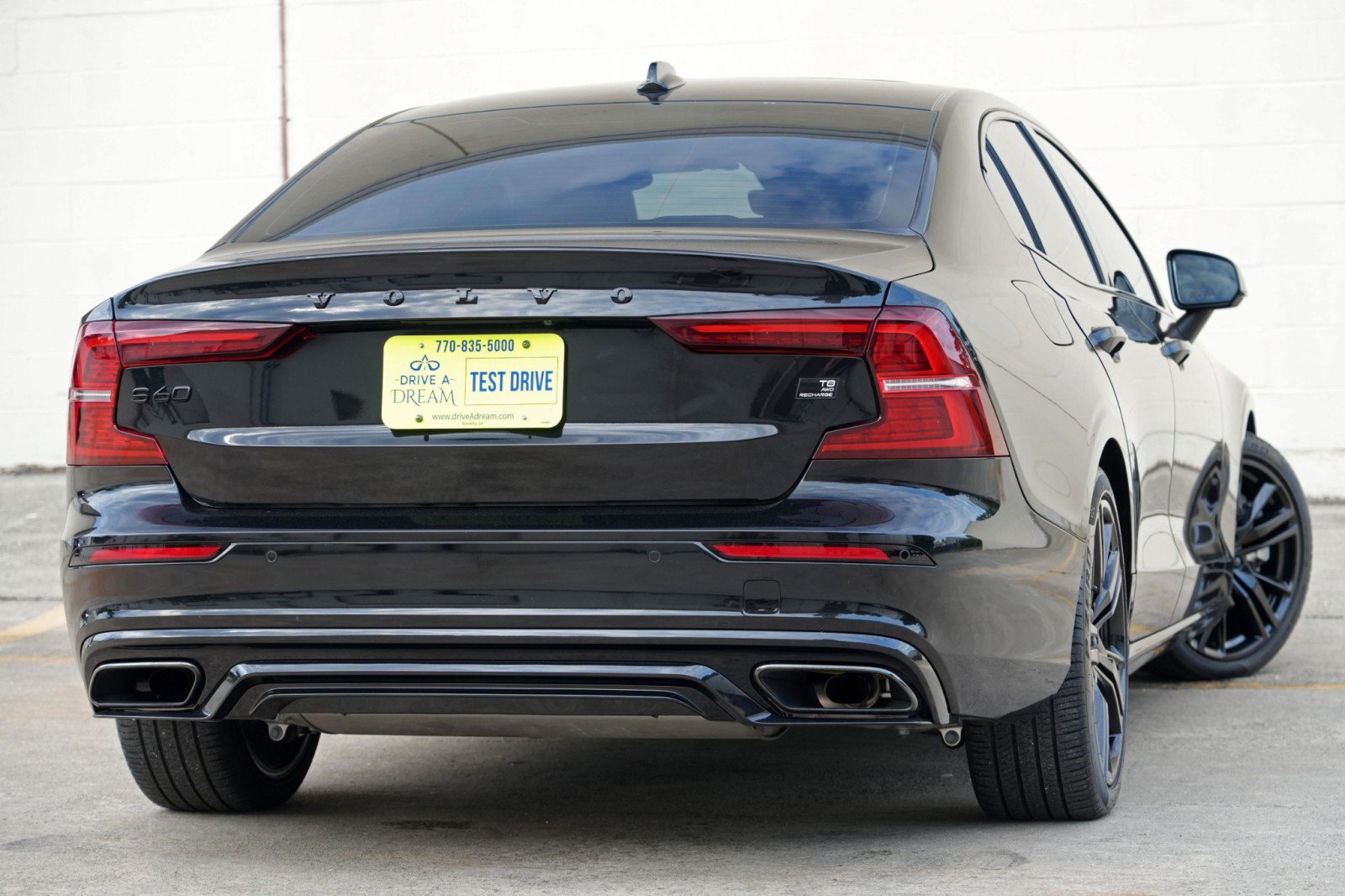 Used 2022 Volvo S60 T8 R-Design w/ Climate Package AWD/4WD image 5