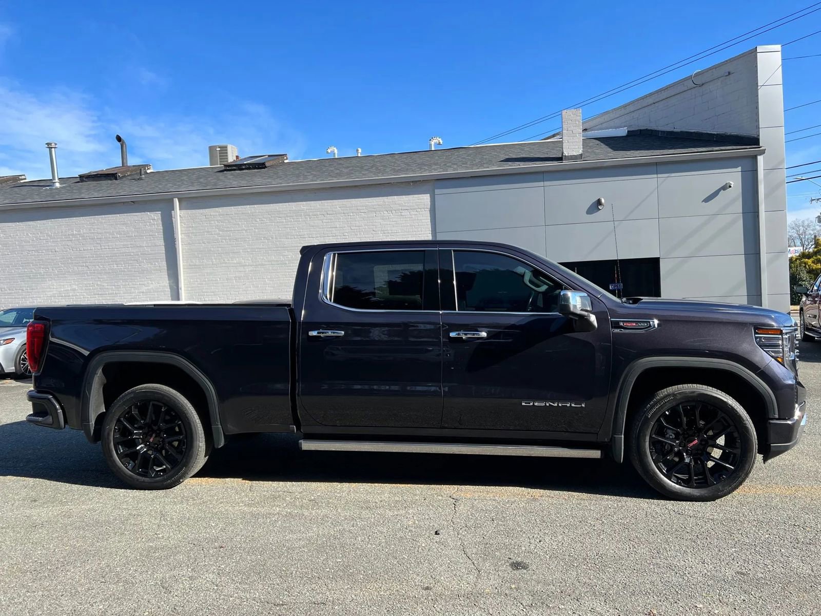 Used 2023 GMC Sierra 1500 Denali w/ Technology Package image 3