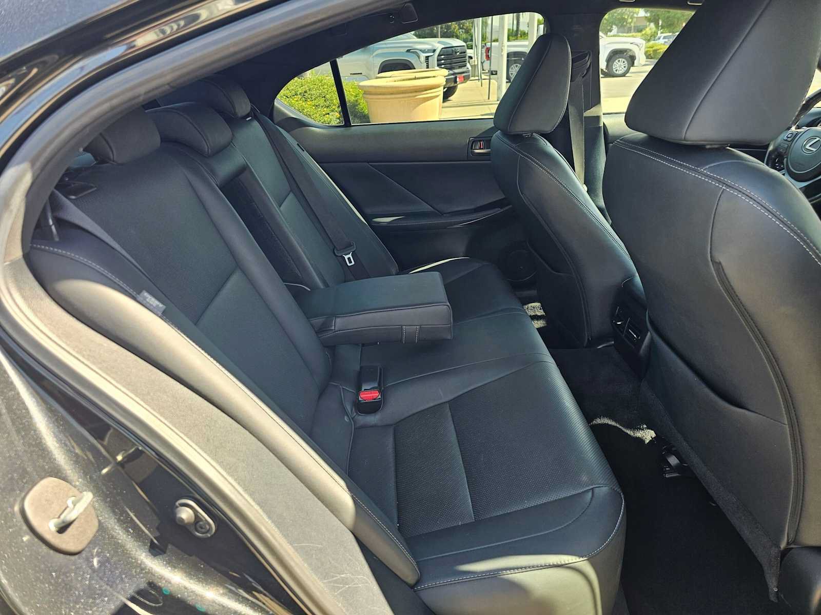 Used 2022 Lexus IS 300 AWD image 12