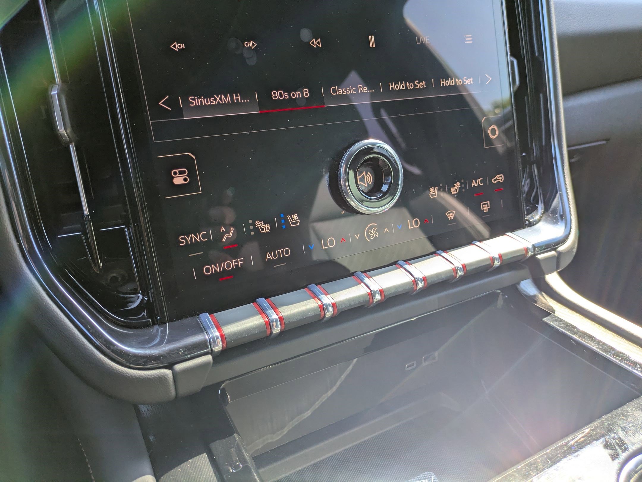 Certified 2025 GMC Yukon XL AT4 w/ AT4 Premium Plus Package AWD/4WD image 22