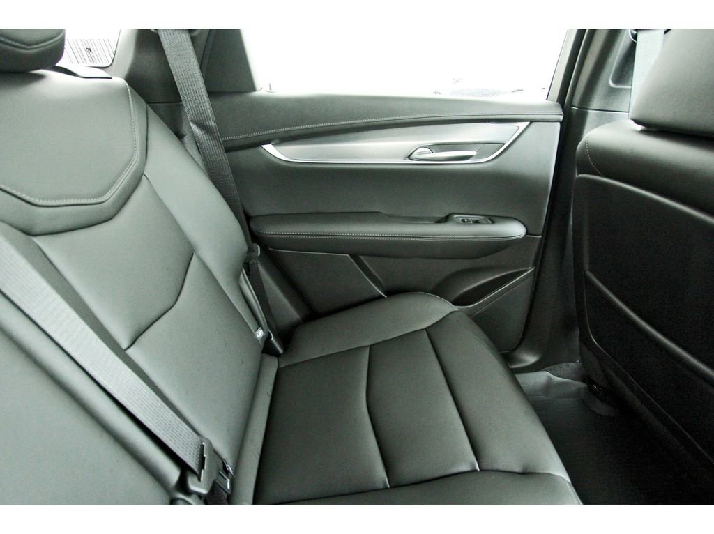 New 2025 Cadillac XT5 Luxury image 11