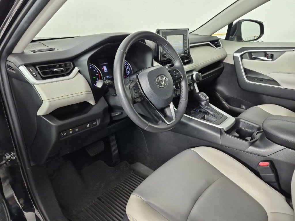 Used 2021 Toyota RAV4 XLE Premium FWD image 17
