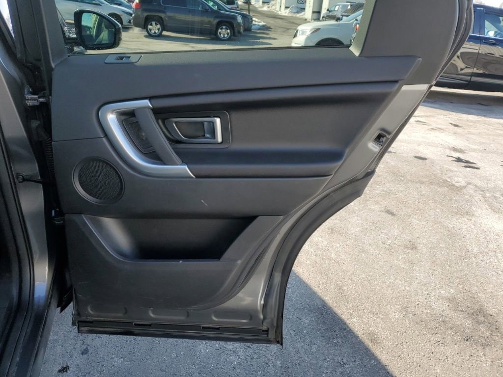 Used 2017 Land Rover Discovery Sport SE image 29