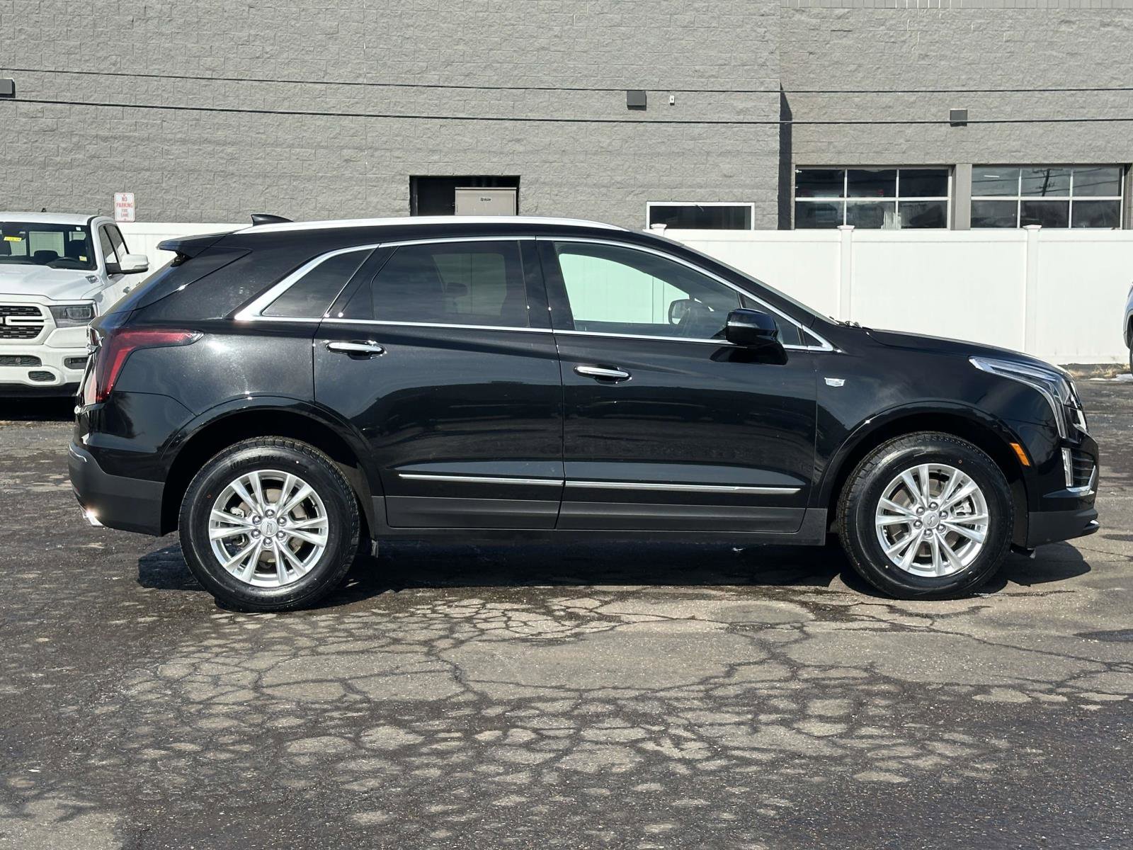 Used 2023 Cadillac XT5 Luxury image 2