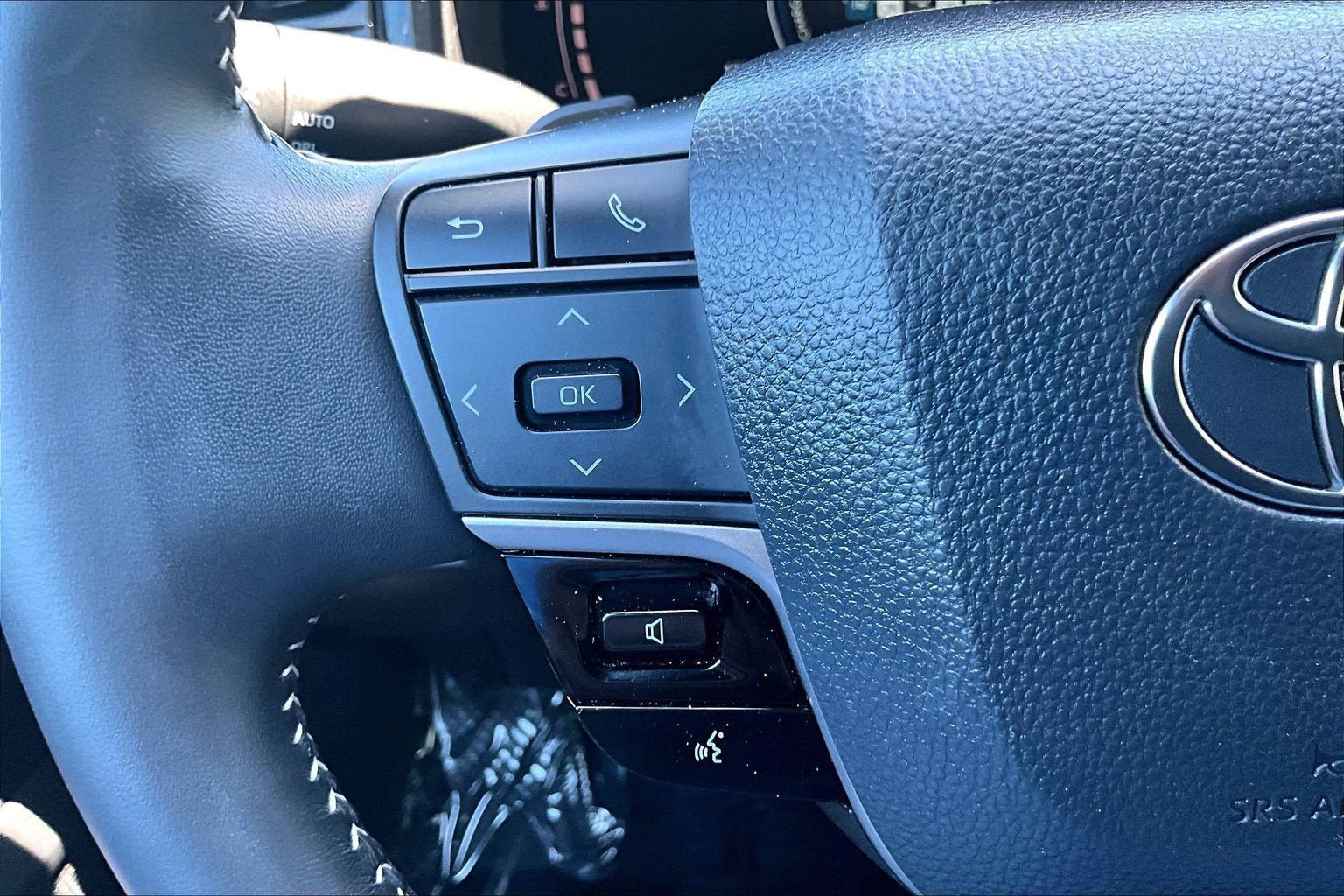 Used 2025 Toyota Camry SE w/ Convenience Package FWD image 17