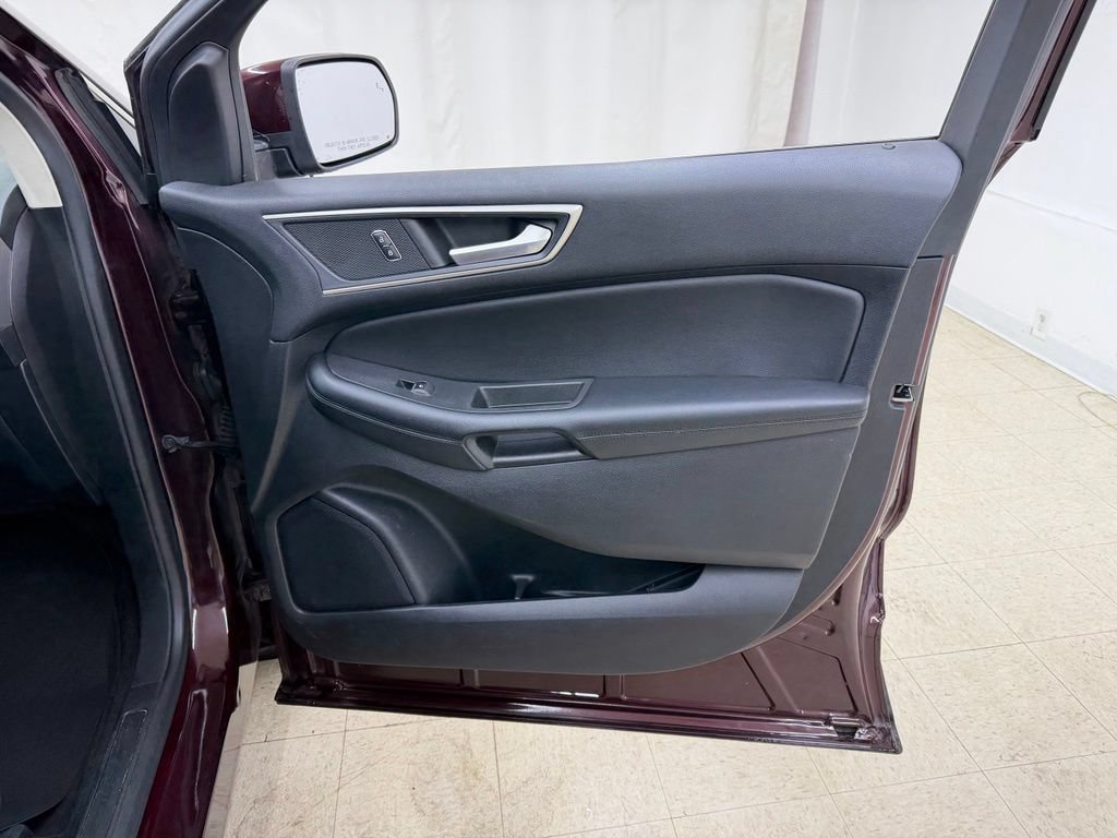 Used 2022 Ford Edge SEL AWD/4WD image 9