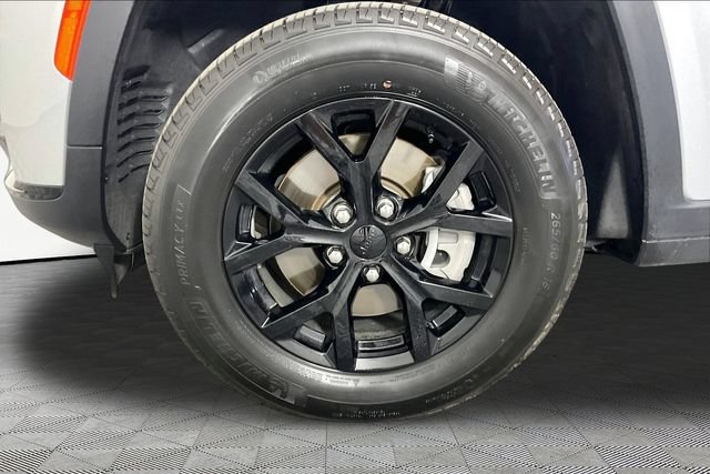 Used 2025 Jeep Grand Cherokee L Altitude AWD/4WD image 32