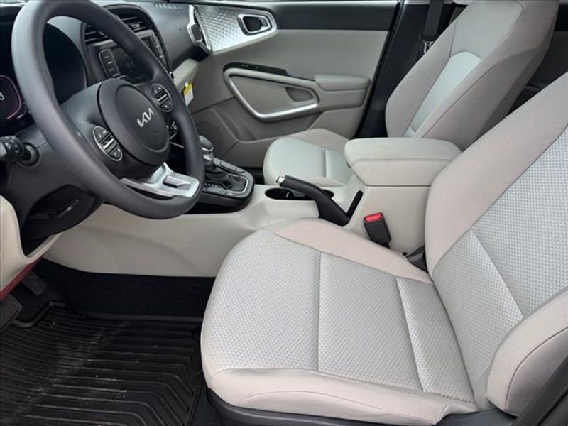 New 2025 Kia Soul LX image 10