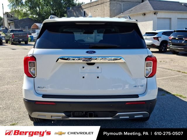 Used 2024 Ford Explorer XLT w/ Equipment Group 202A AWD/4WD image 6
