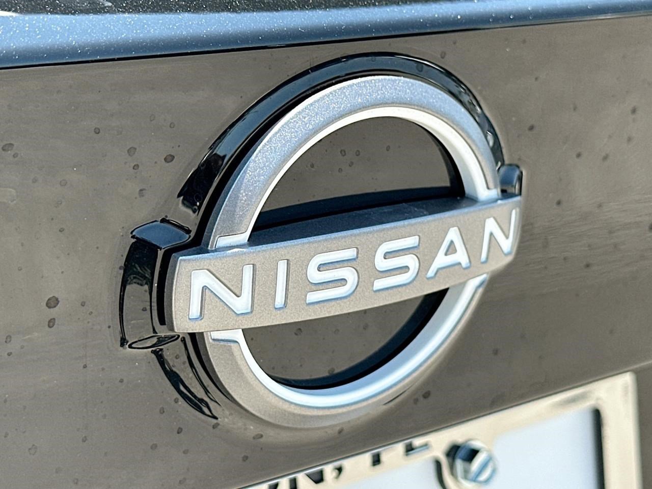 New 2025 Nissan Kicks SR FWD image 17