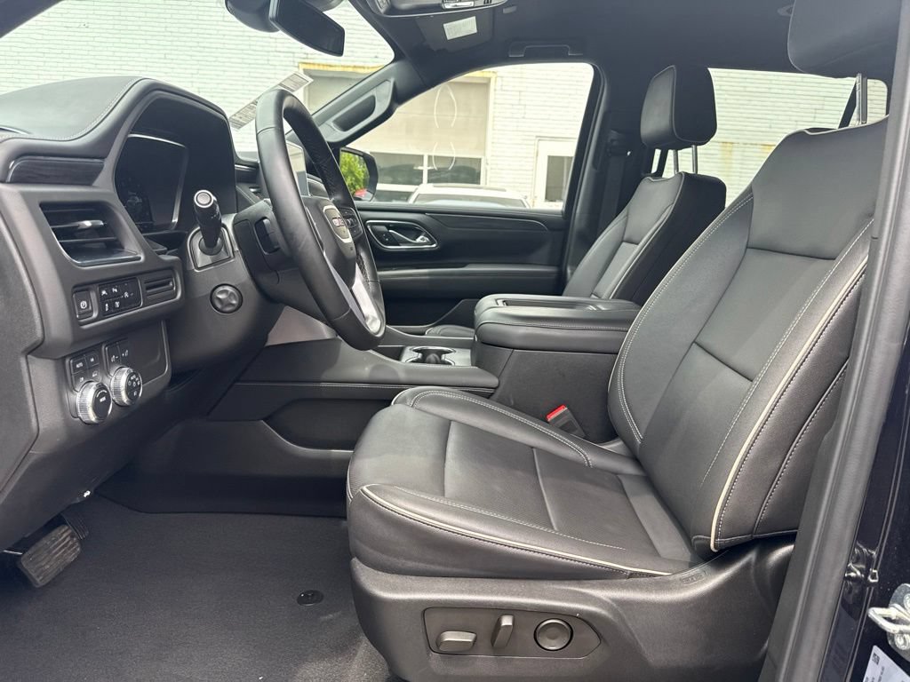Used 2023 GMC Yukon SLT w/ SLT Luxury Package AWD/4WD image 9