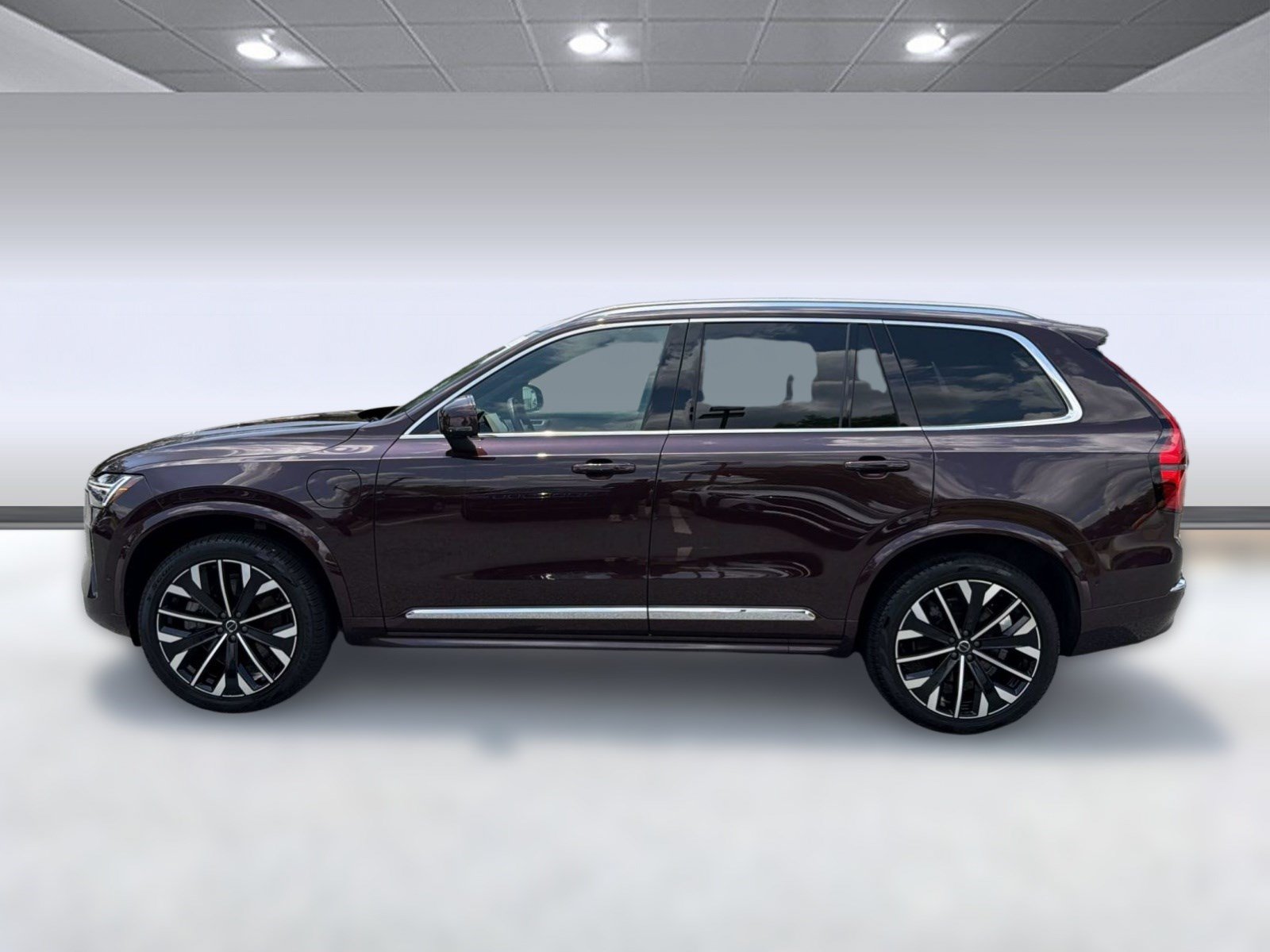 Certified 2025 Volvo XC90 T8 Ultra w/ Lounge Package AWD/4WD image 2