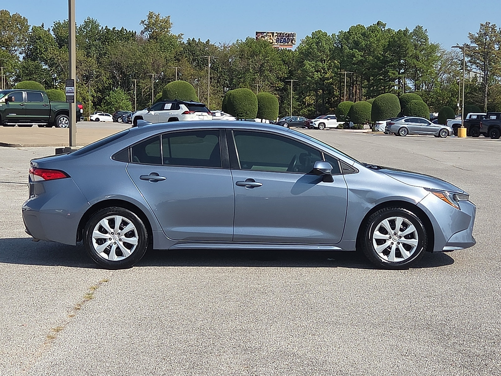 Used 2022 Toyota Corolla LE FWD image 6