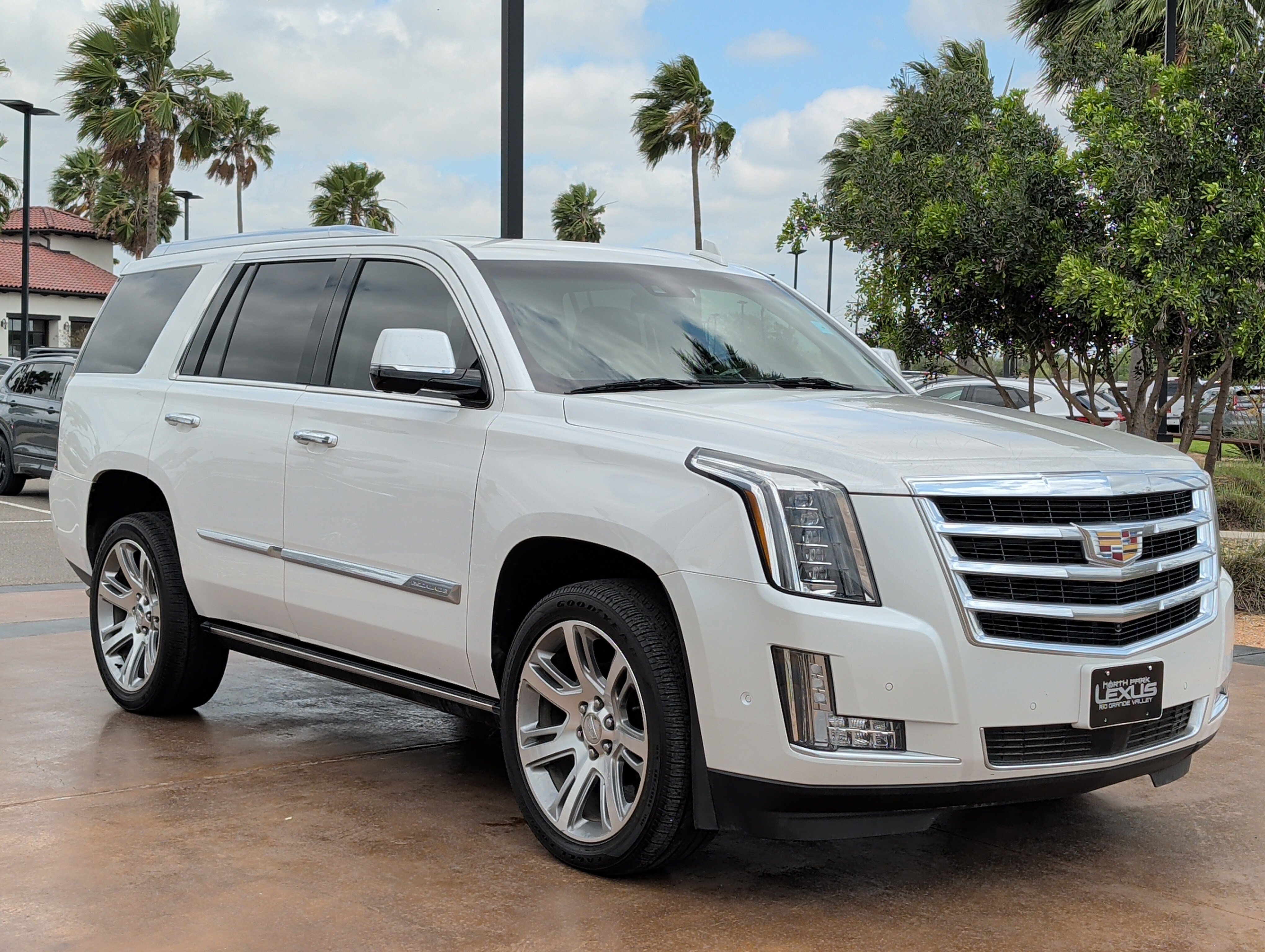 Used 2017 Cadillac Escalade Premium Luxury image 1