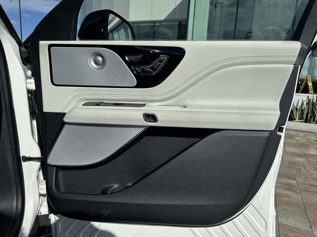 New 2026 Lincoln Aviator Black Label w/ Dynamic Handling Package image 17