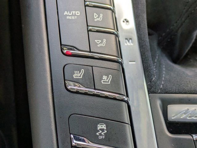 Used 2020 Porsche Macan Turbo image 32