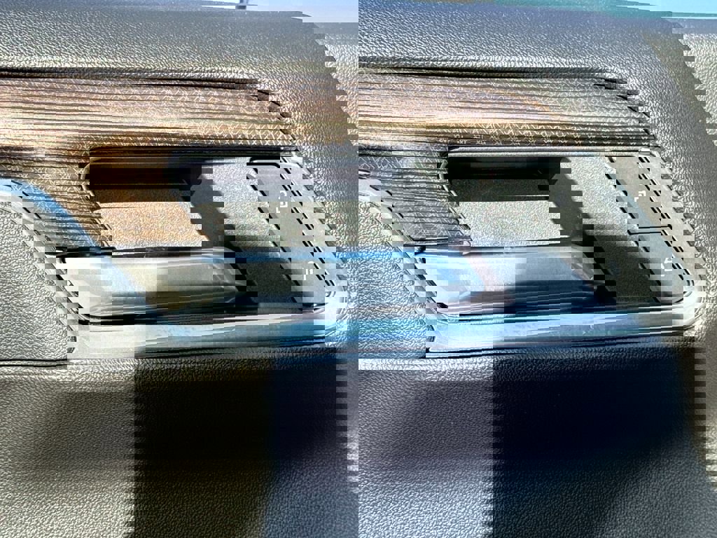 Used 2025 Chevrolet Silverado 1500 LT w/ Leather Package RWD image 13