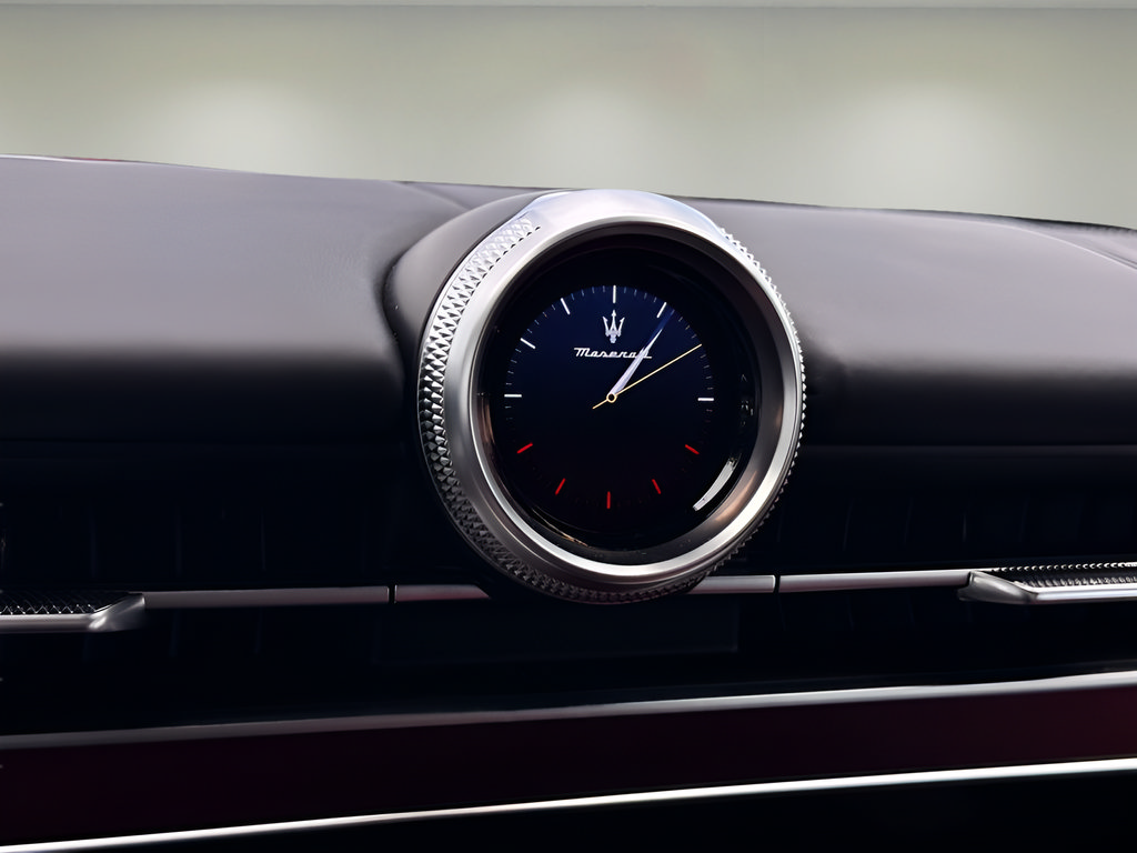 Used 2024 Maserati Grecale Trofeo AWD/4WD image 18