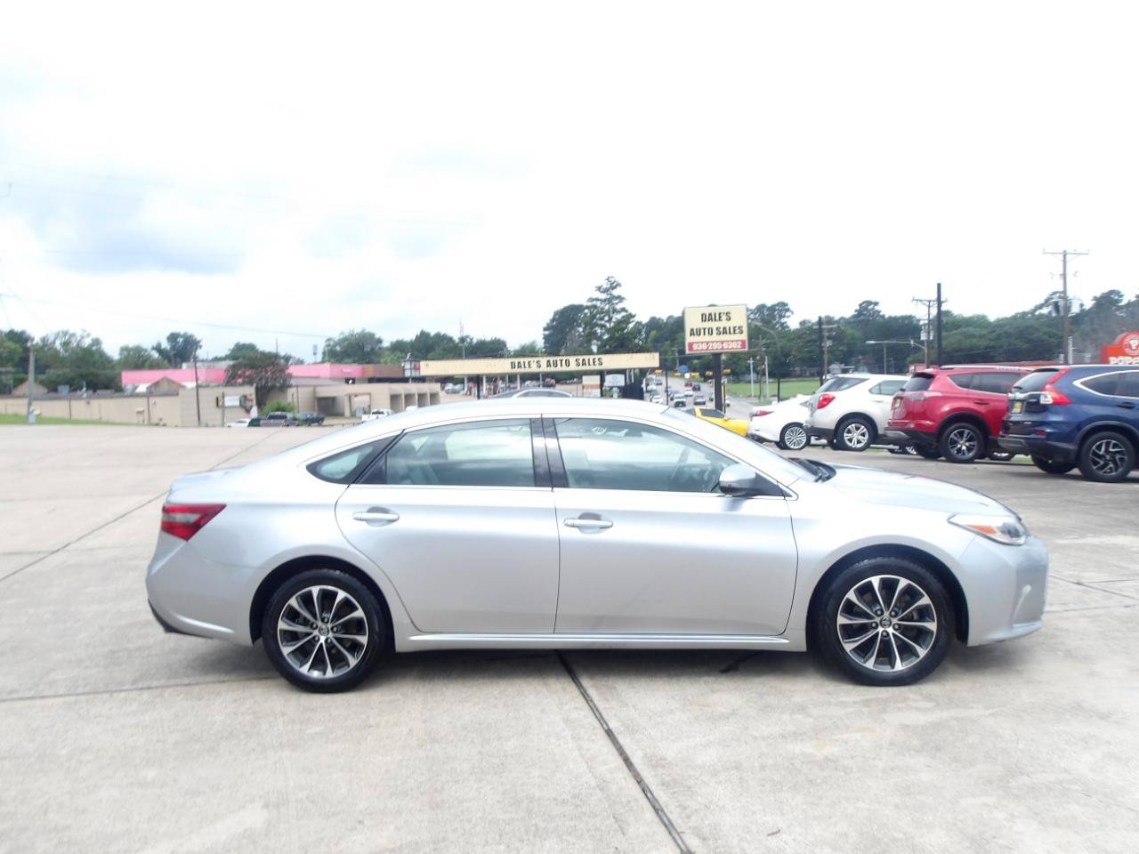 Used 2016 Toyota Avalon XLE FWD image 5
