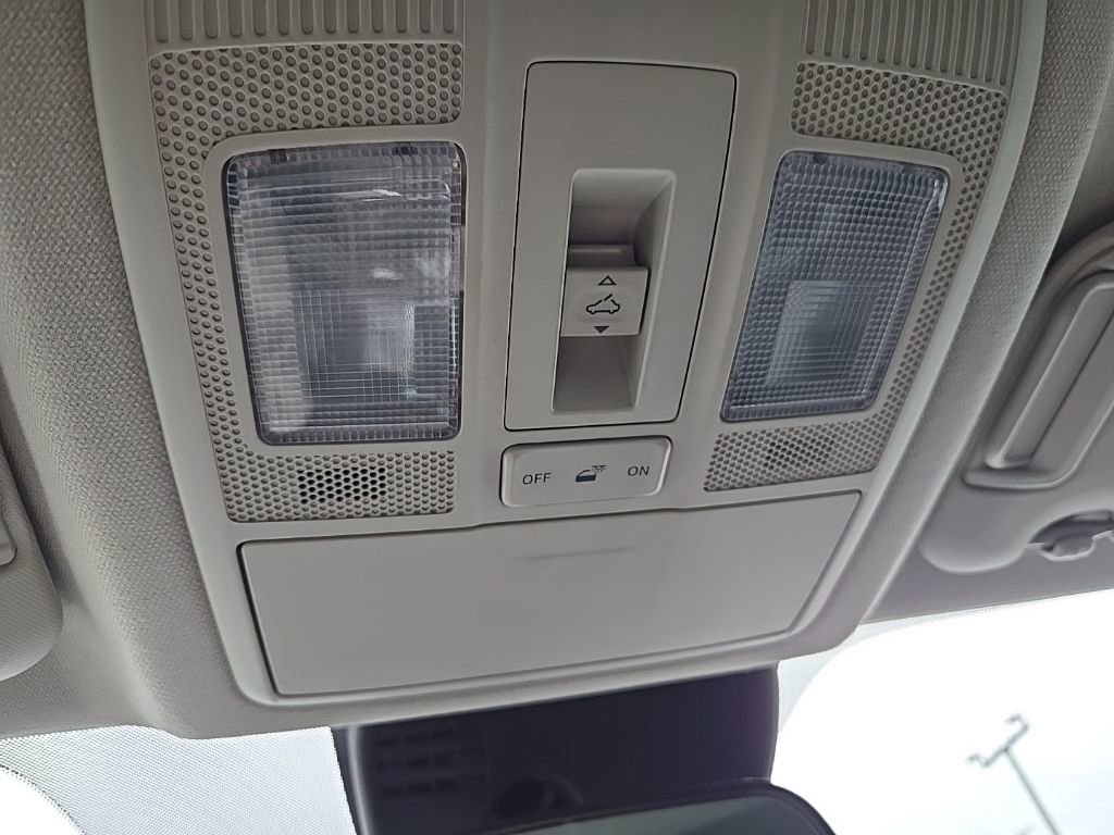 Used 2018 MAZDA MAZDA3 Touring image 32