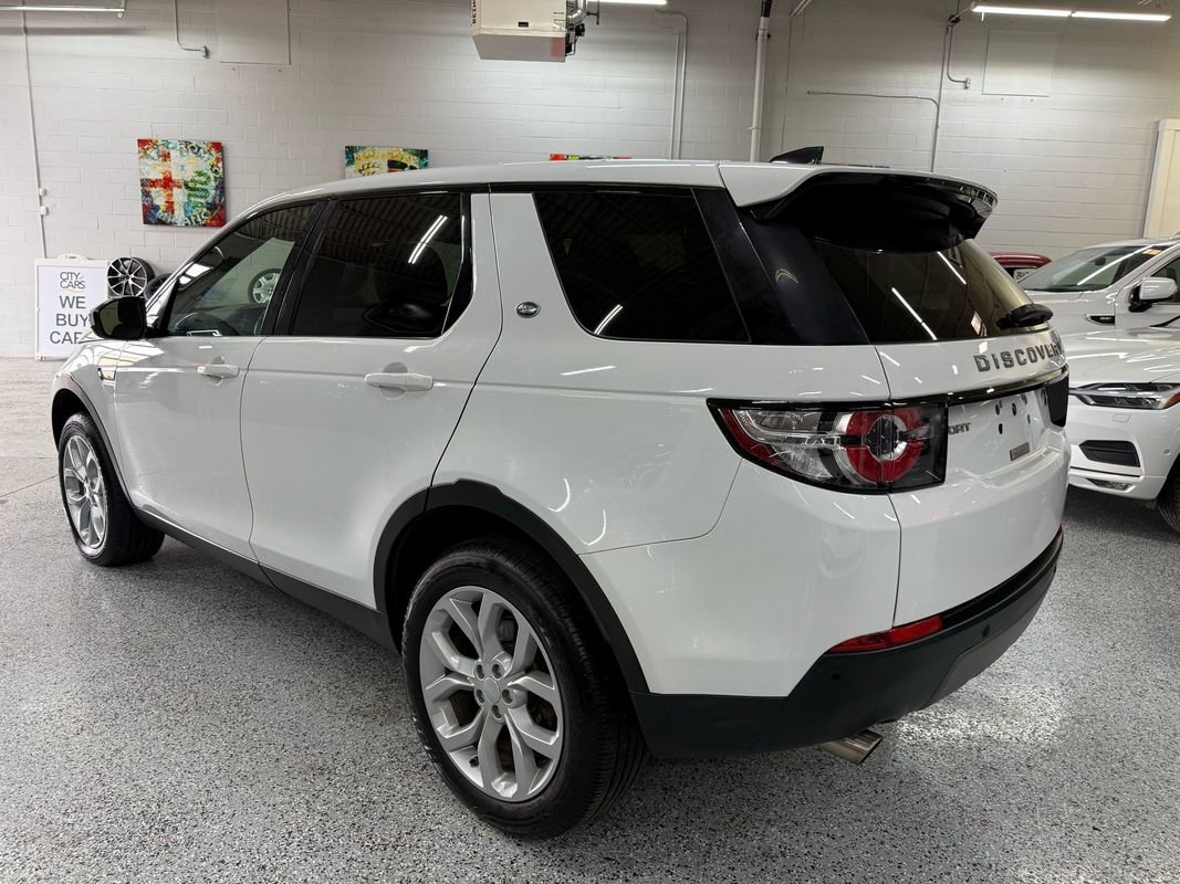 Used 2018 Land Rover Discovery Sport SE image 3
