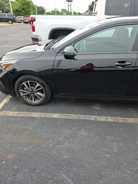 Used 2023 Kia Forte LXS w/ LXS Technology Package FWD image 2