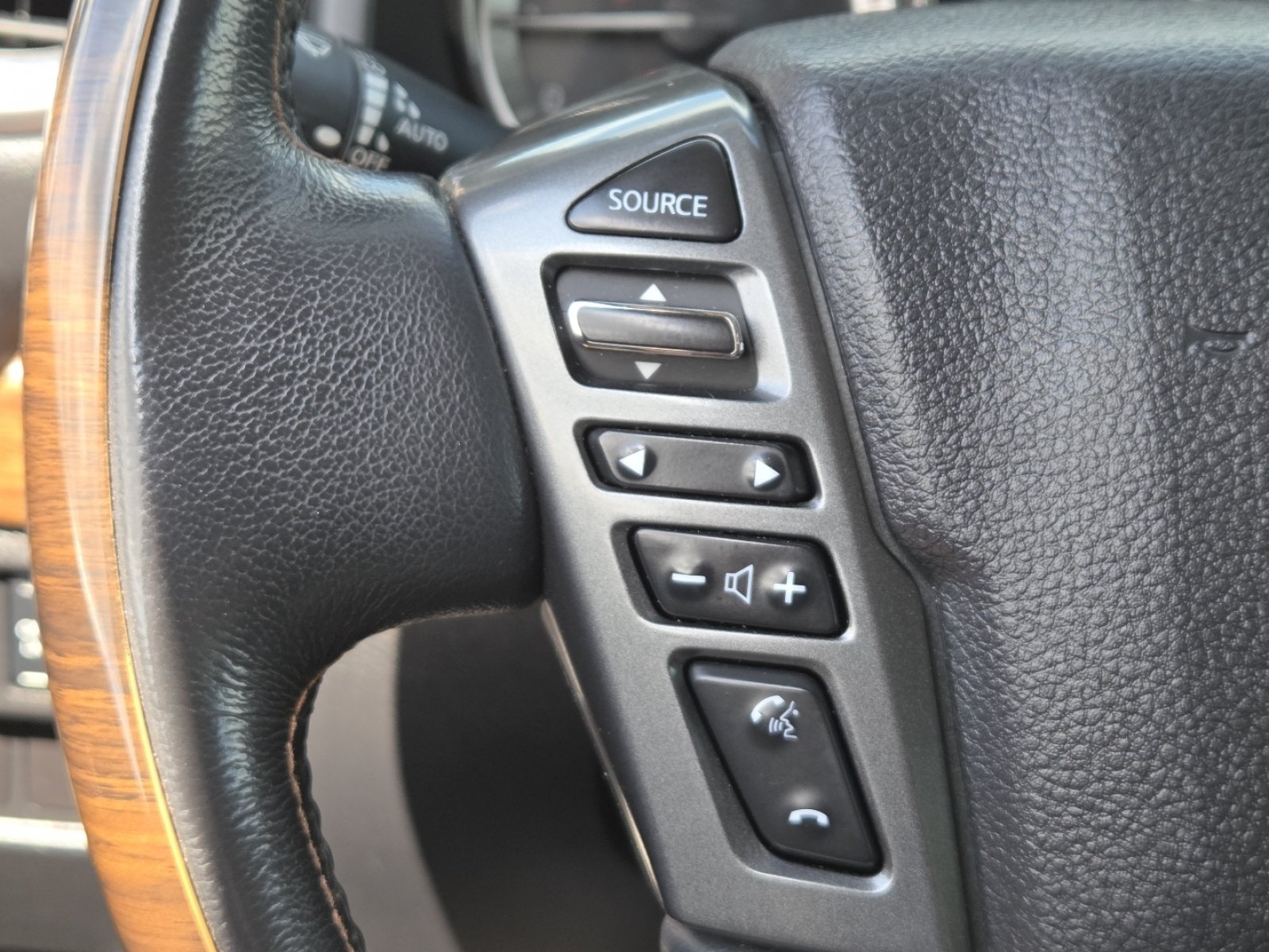 Used 2017 Nissan Titan Platinum Reserve AWD/4WD image 31