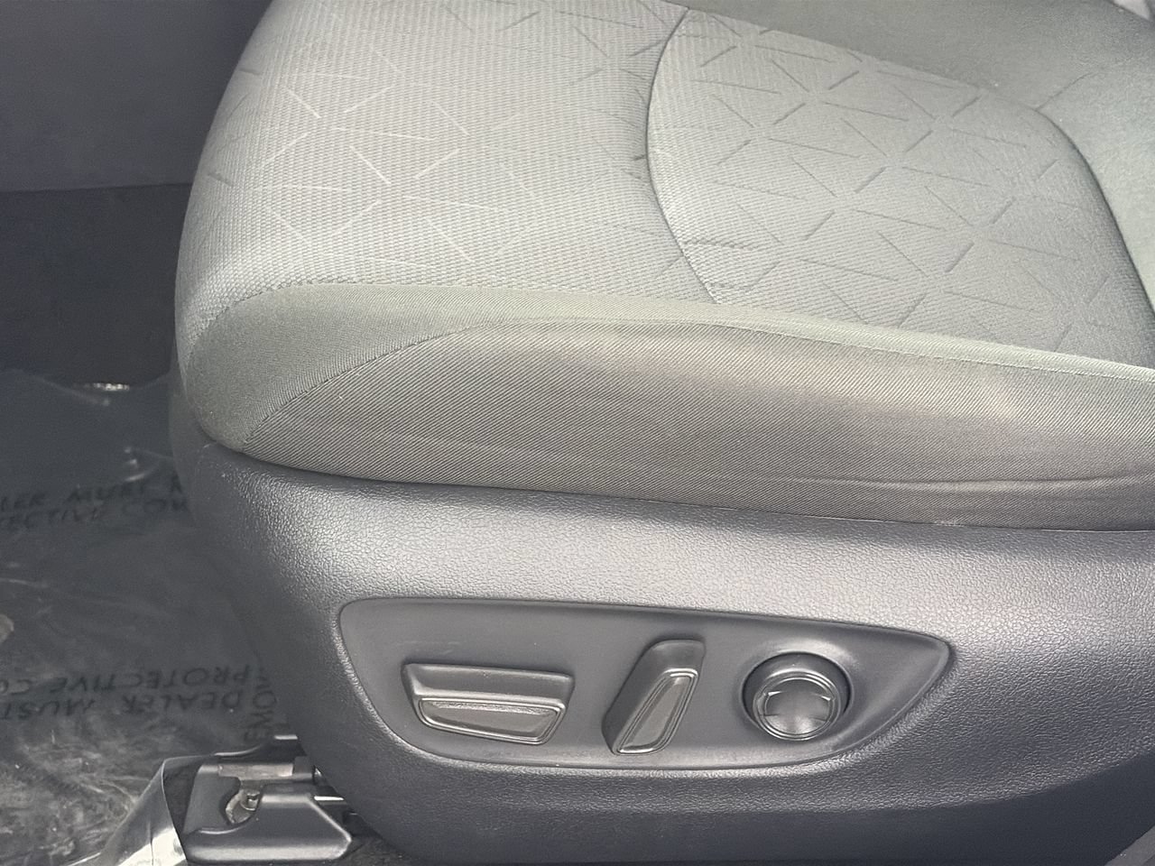 Used 2025 Toyota RAV4 XLE FWD image 18