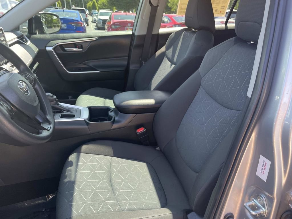 Used 2025 Toyota RAV4 XLE w/ Convenience Package FWD image 25