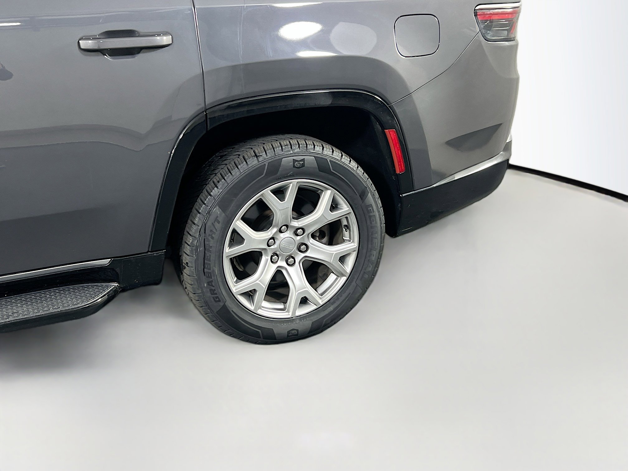 Used 2022 Jeep Wagoneer Series II w/ Flexible Seating Group image 31