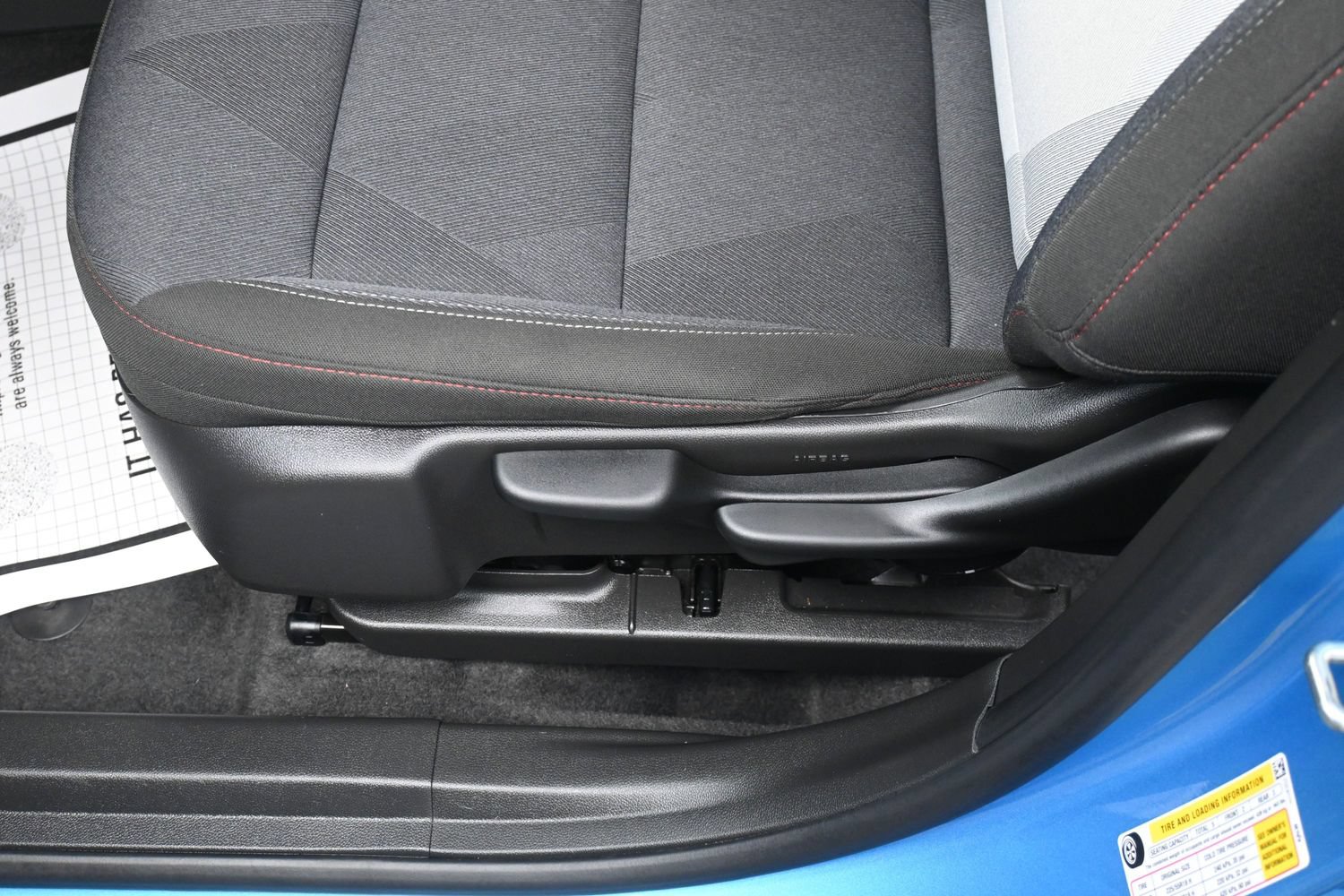 Used 2025 Chevrolet Trax RS w/ Sunroof Package FWD image 16