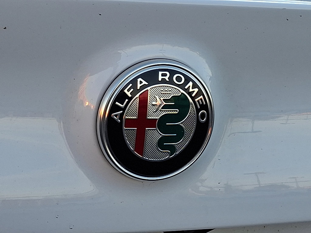 Used 2020 Alfa Romeo Giulia AWD image 17