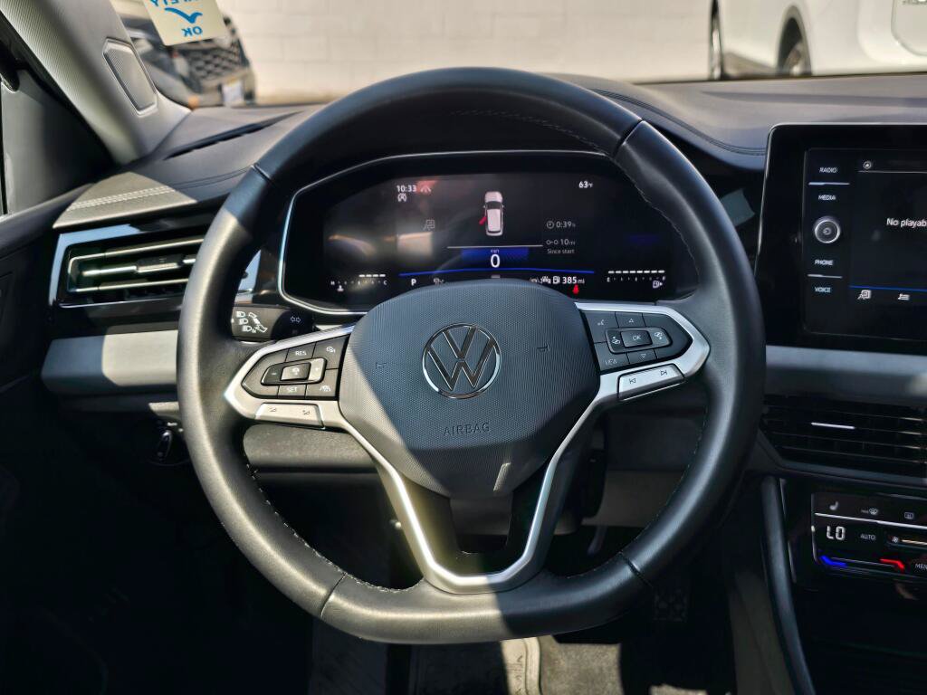 Certified 2025 Volkswagen Jetta SE FWD image 19
