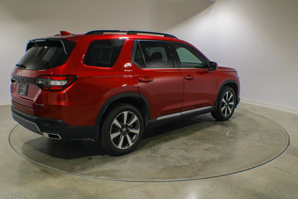 Used 2025 Honda Pilot Touring image 6