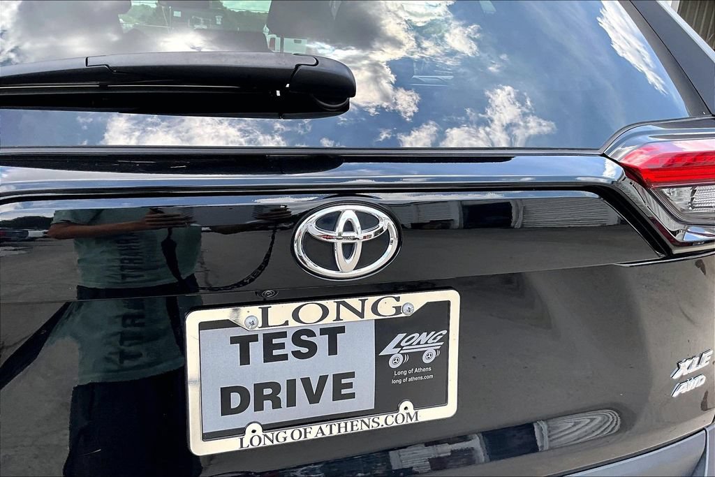 Used 2025 Toyota RAV4 XLE AWD/4WD image 8