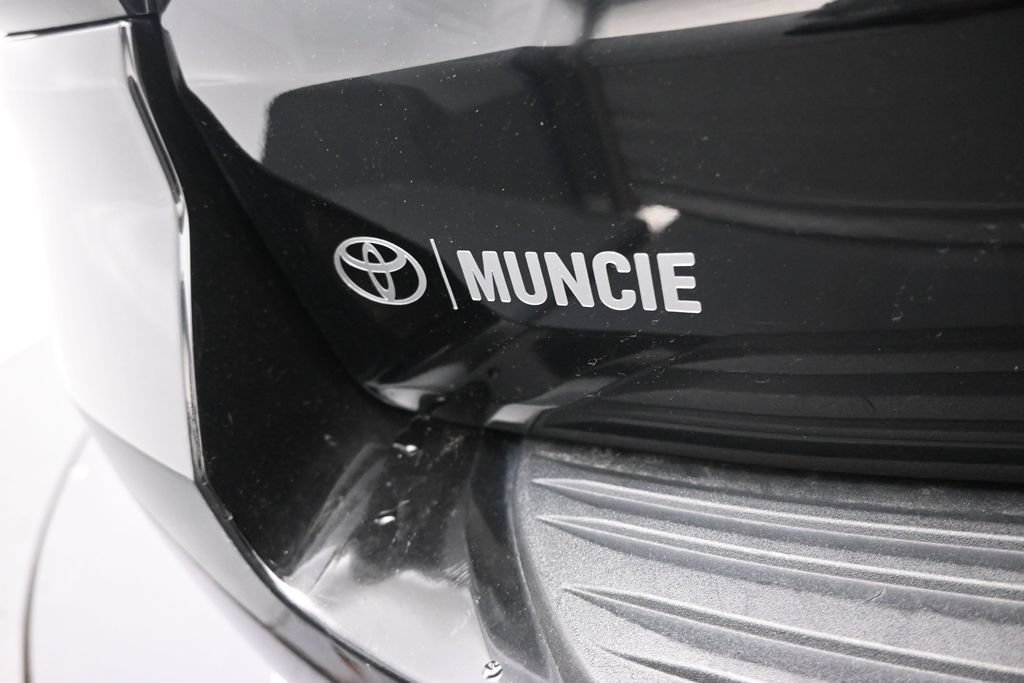 Used 2025 Chevrolet Suburban LT AWD/4WD image 34