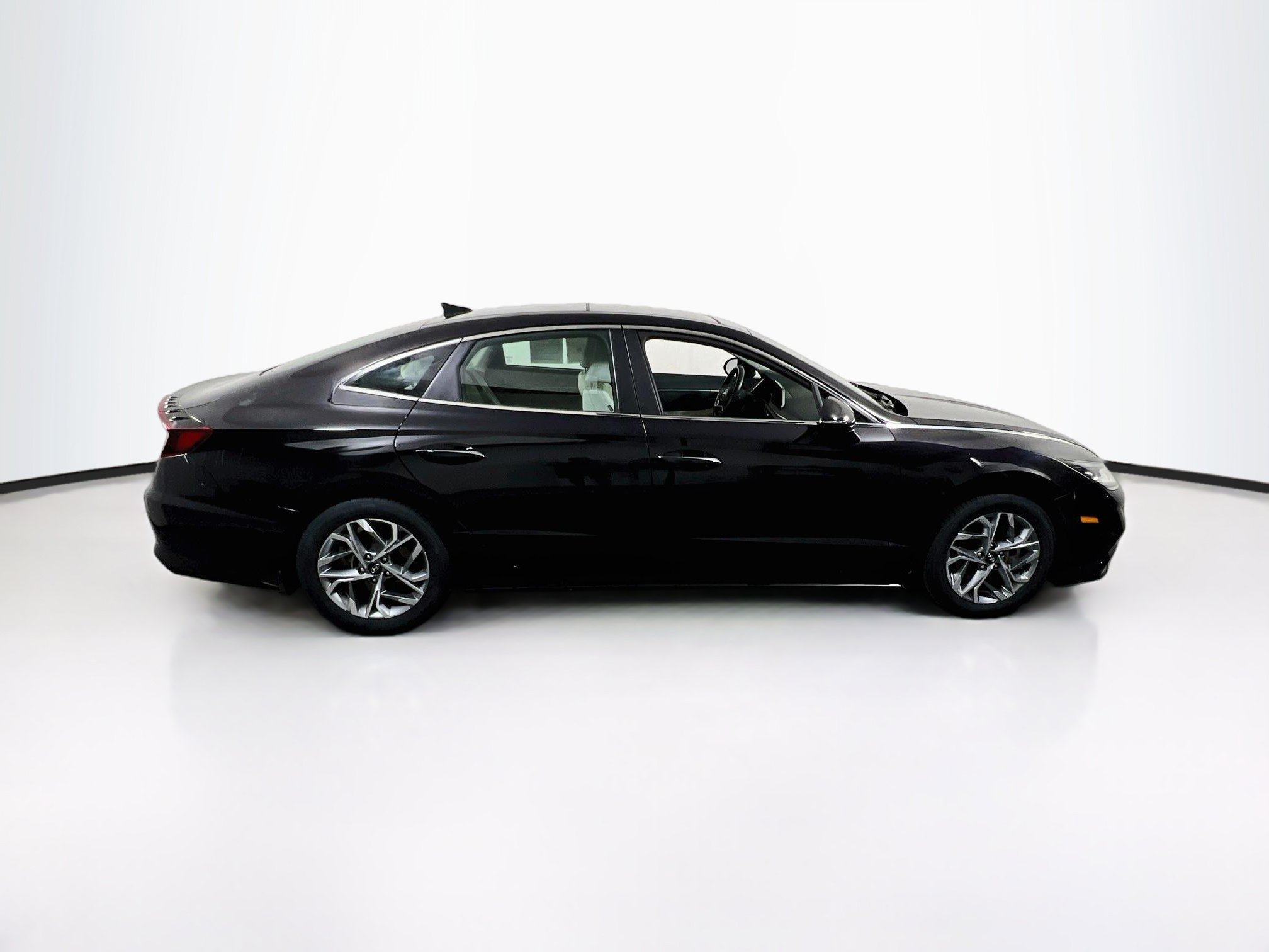Used 2023 Hyundai Sonata SEL w/ Convenience Package FWD image 4