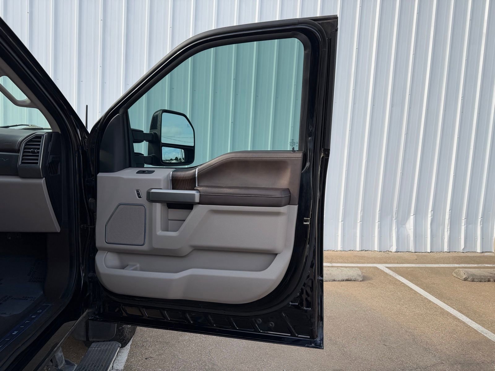 Used 2019 Ford F250 Limited w/ FX4 Off-Road Package AWD/4WD image 24