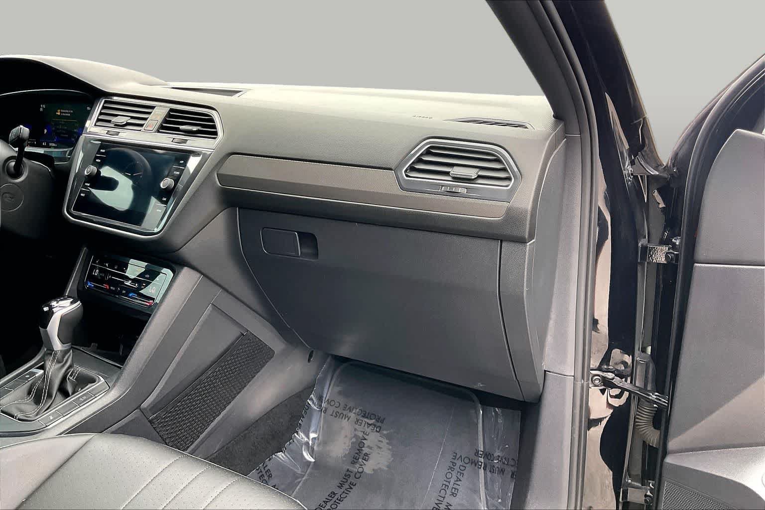 Used 2023 Volkswagen Tiguan SE R-Line FWD image 19