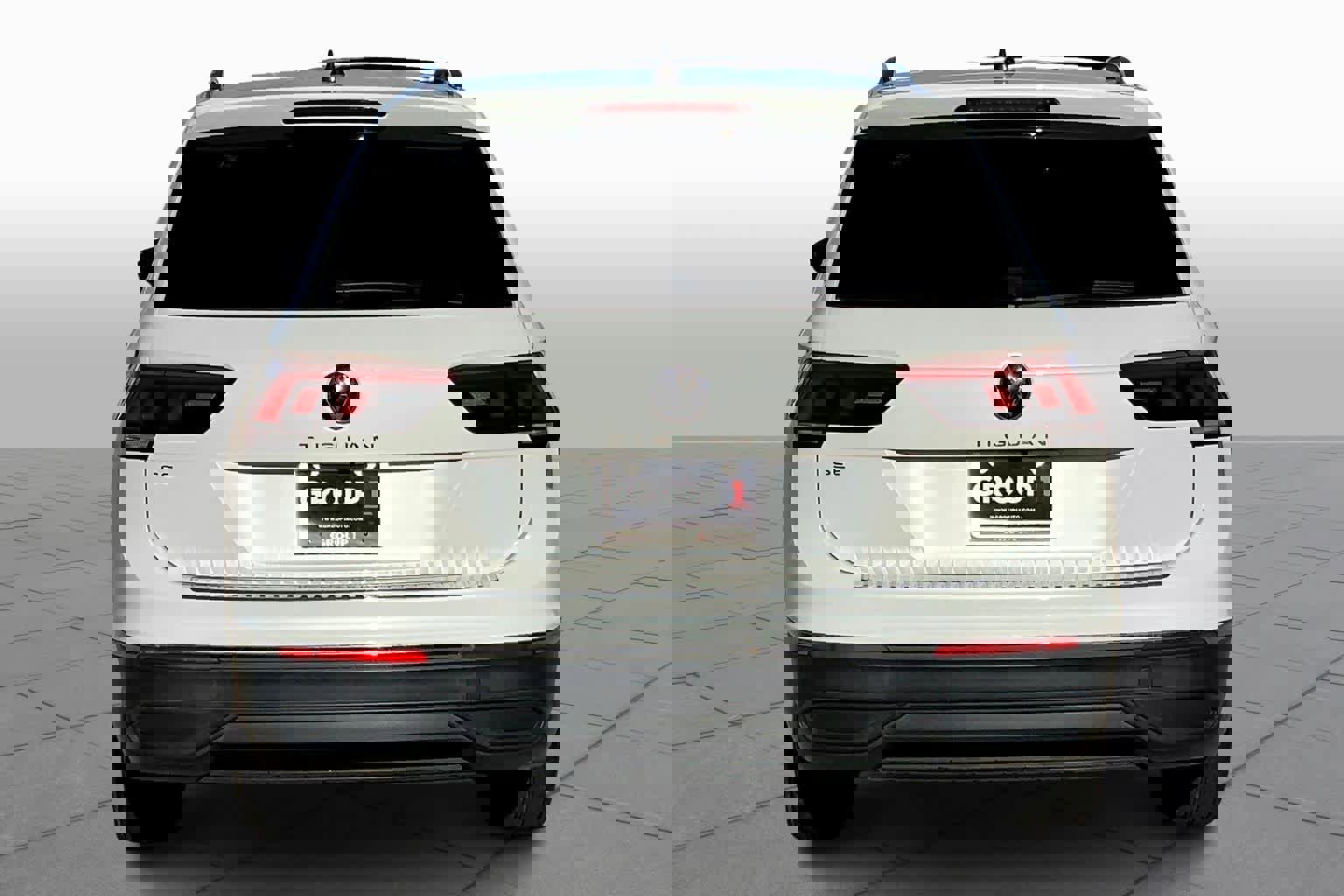 Used 2023 Volkswagen Tiguan SE image 4