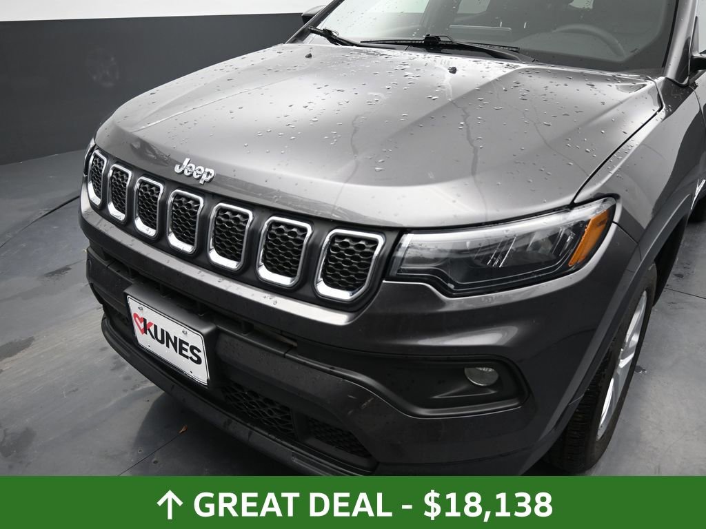 Used 2024 Jeep Compass Latitude image 17